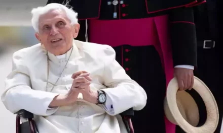 Benoît XVI le premier pape à avoir renoncé en six siècles est mort à l’âge de 95 ans