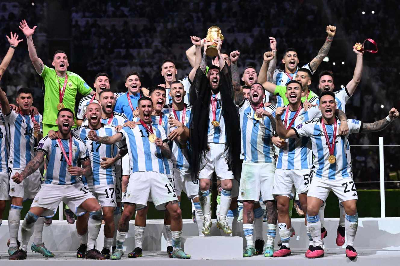 Coupe du monde 2022 : l’Argentine décroche un troisième titre après sa victoire contre la France et une finale d’anthologie.